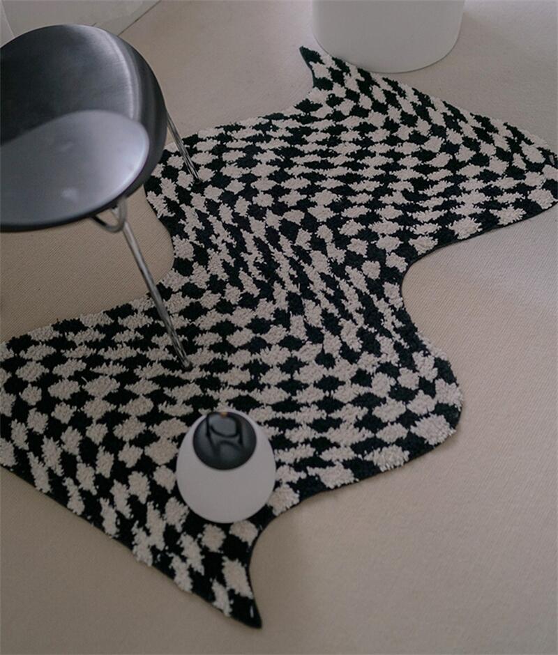 Ultra-Soft Irregular Shaped Checkered Rug, 88x120cm